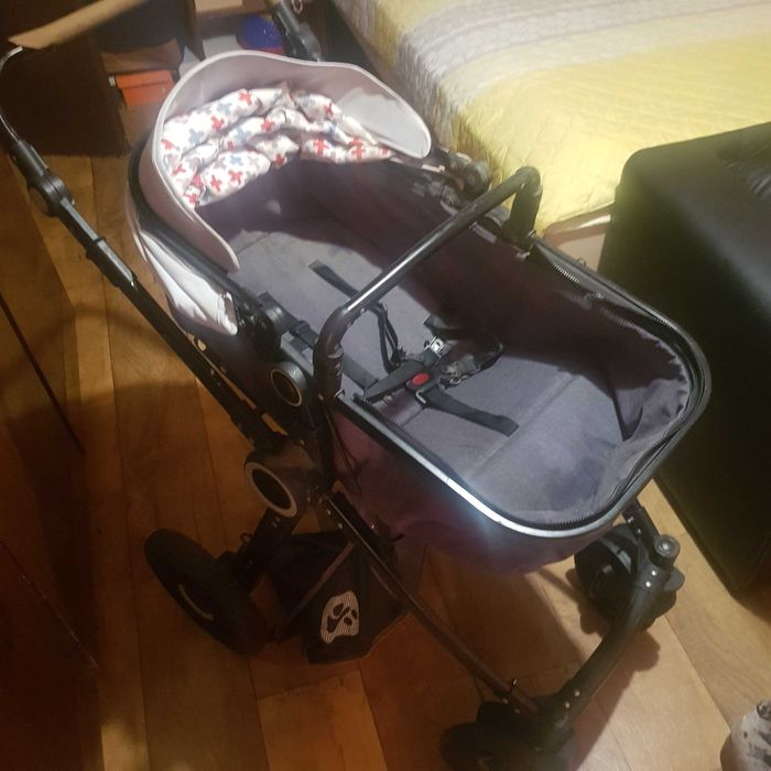 Продава се комбинирана детска  количка Лорели