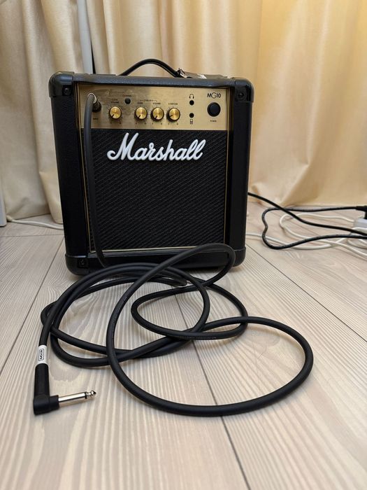 Продам электрогитару, комбик+ в подарок чехол