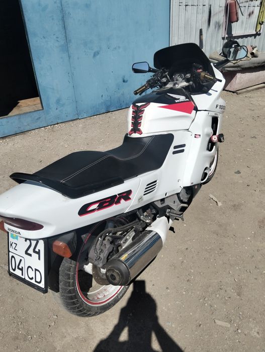 Продам мотоцикл Хонда F1000