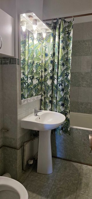 Inchiriez apartament 3 camere