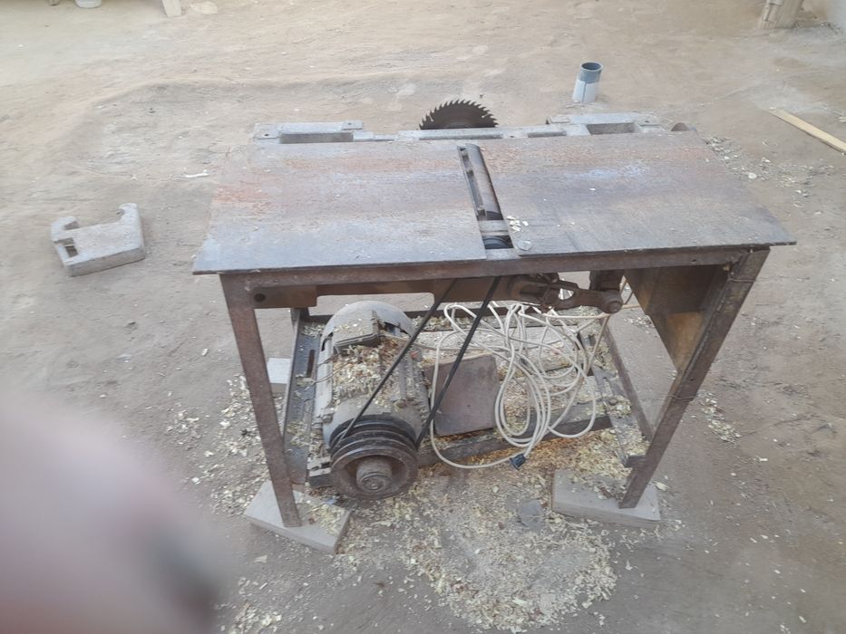 Станок сотилади. 2 та