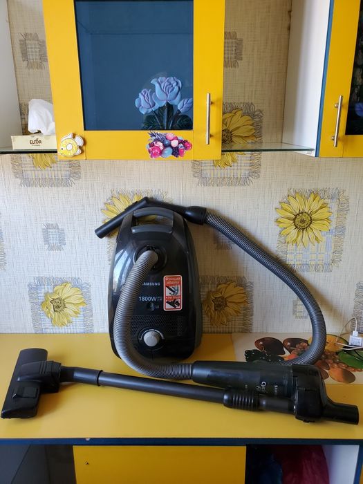 Продаю пылесос ,,Самсунг", работает отлично, оригинал.Цена:400000сум.