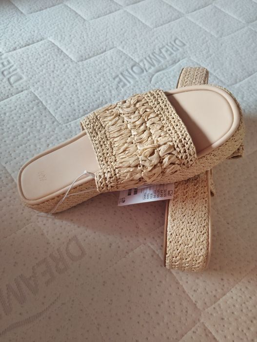 Нови дамски чехли. Цена 10€