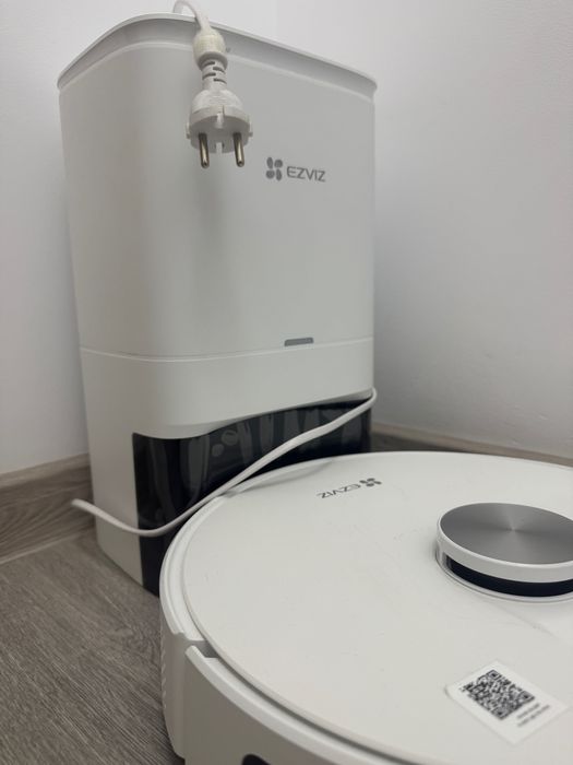 Aspirator robot EZVIZ cu functie de mop