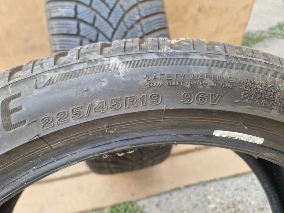 2 Bridgestone R19 225/45 Зимни гуми  DOT3122