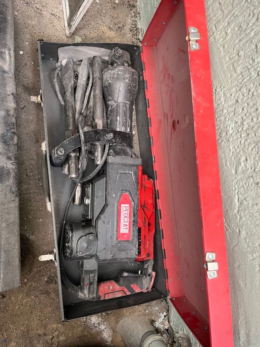 Отбойник (отбойный молоток)