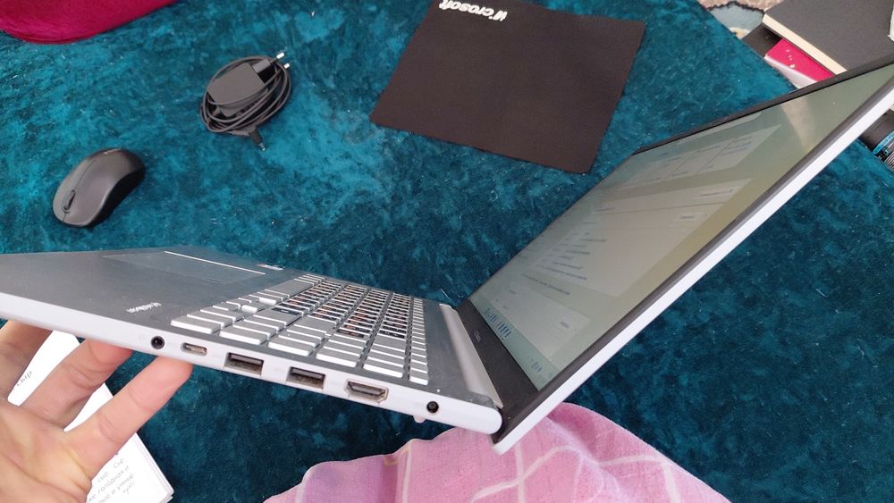 ASUS Vivobook 12/512GB SROCHNO notebook noutbuk notebuk