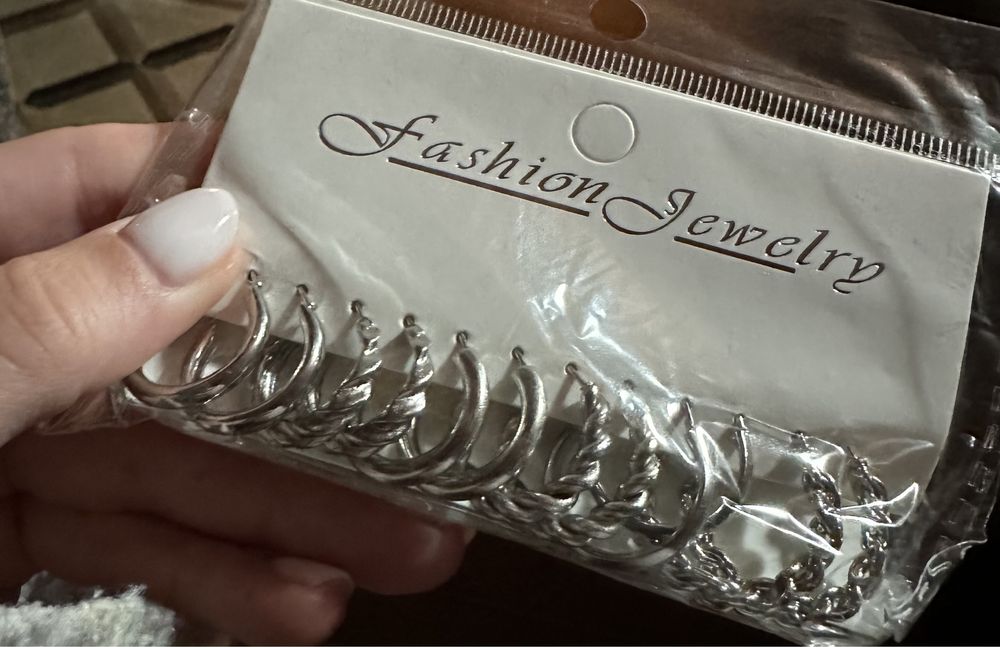 Обеци, бижута