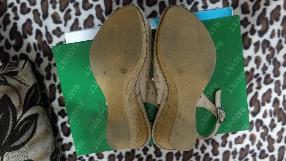 Продам женские босоножки
