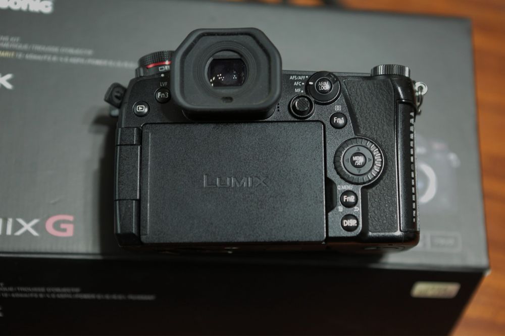 Panasonic Lumix DC-G9L G9 cu obiectiv  19mm 2.8 schimb cu laptop