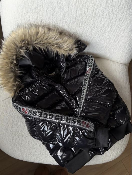 Geaca guess cu blana naturala la guler