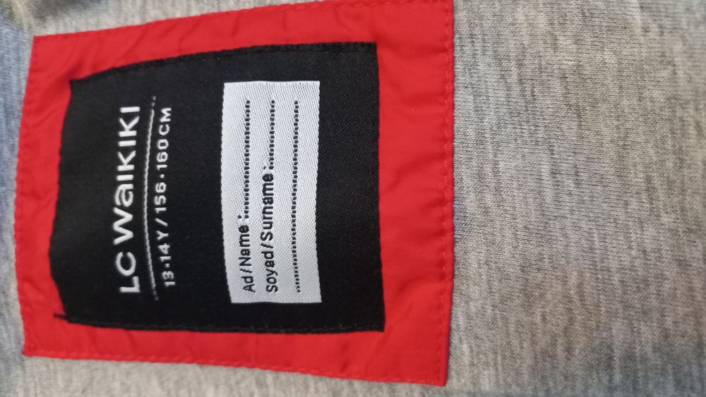 Яке Унисес-червено.