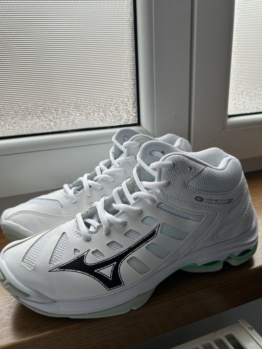 Mizuno Wave Voltage 2 Mid