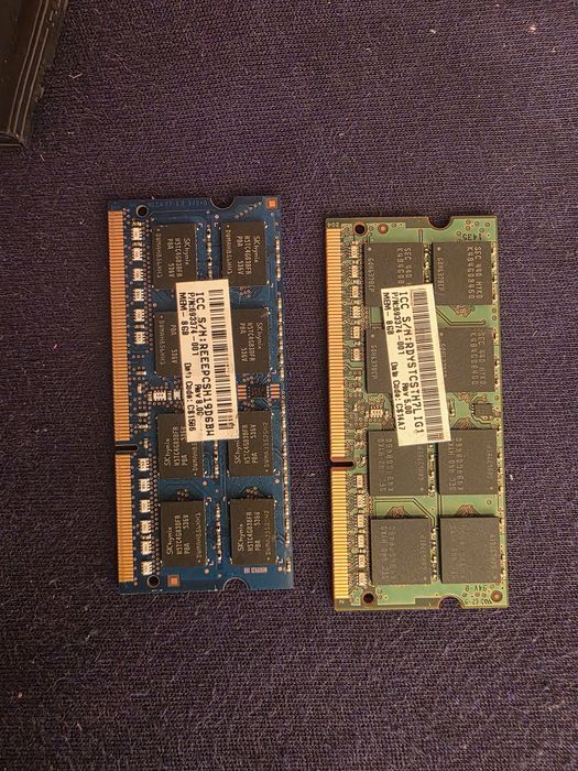 Vand doua Stick-uri Ram 8GB
