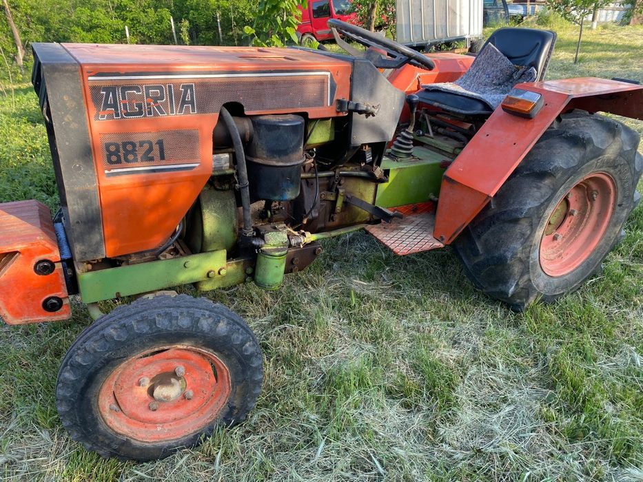 Tractoras Agria 8821