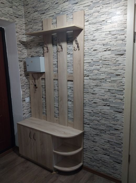 Прихожая, полки угловые