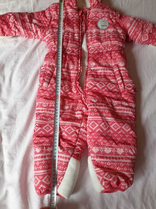 Детски якенца и зимен космонавт