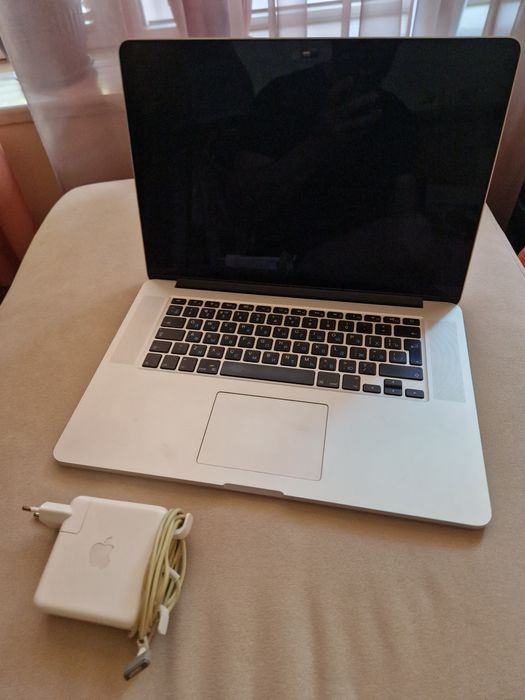 Apple MacBook Pro 15" - 16 GB RAM 2.2 GHz i7 / Макбук Про 15 инча