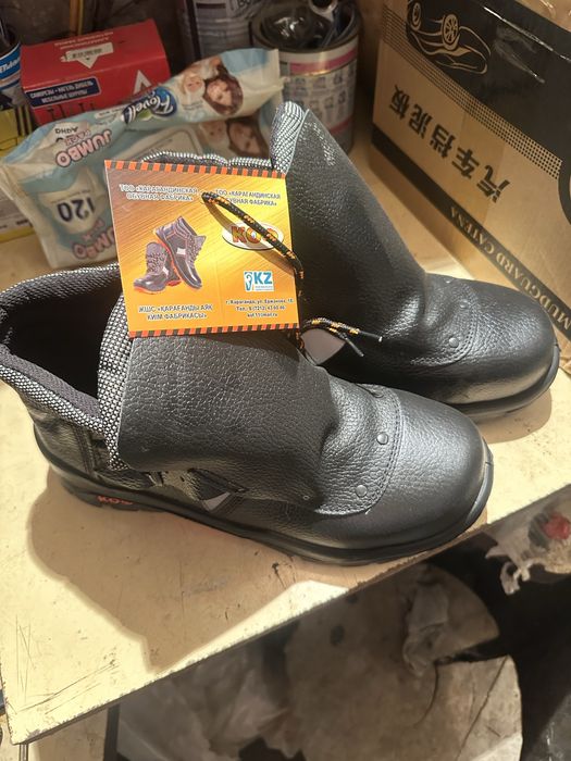 Продаю новые рабочие ботинки