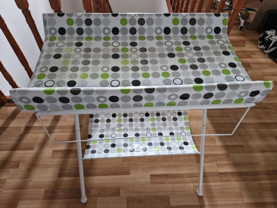 Cadita baie și masa de schimbat