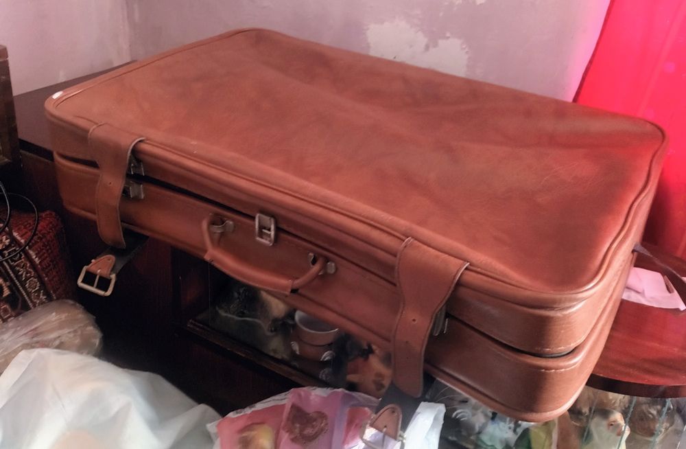 Geamantan/valiză vintage cu curele exterioare