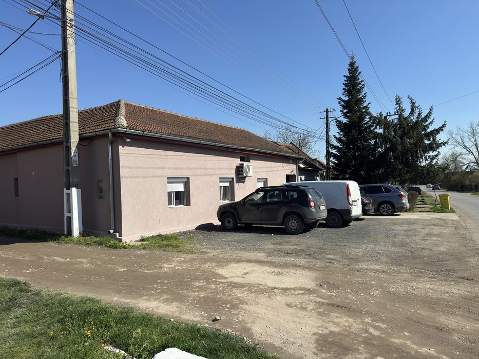 Casa de vanzare cu teren generos si hala metalica