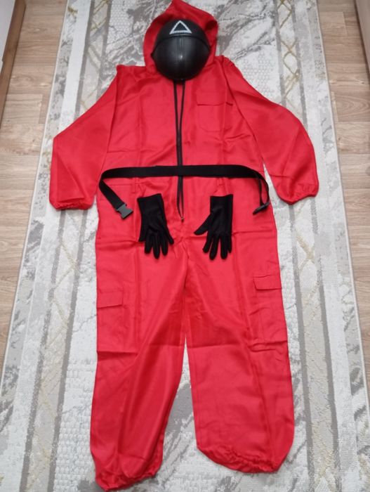 Продам костюм с маской.