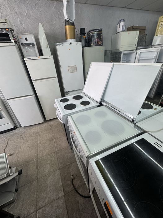 Готварска  печка обикновени котлони HOTPOINT ARISTON