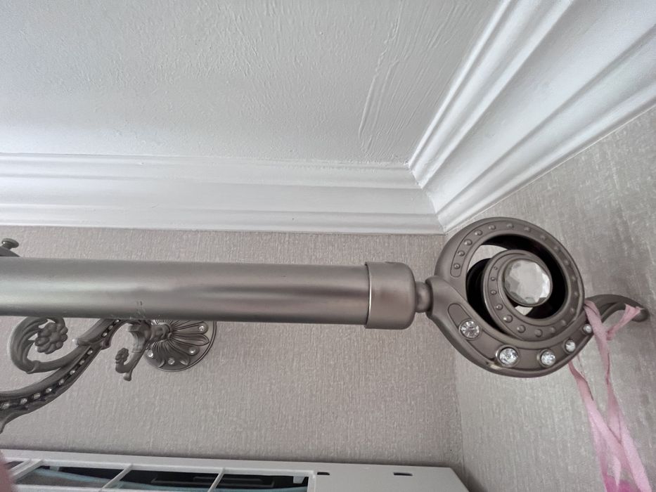 Продам шторы с карнизом