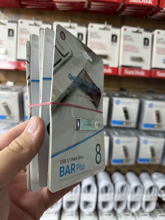 8 gb fleshkalar bu boshqach zor sifat 7 yil garantyas bor hammas 8 gb