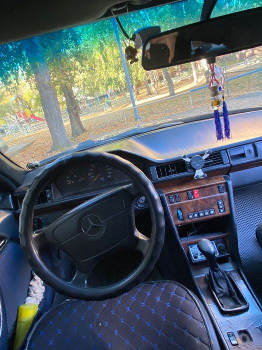 Продам mercedes e200 w124