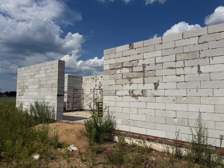 Продам участок с недостроенным домом