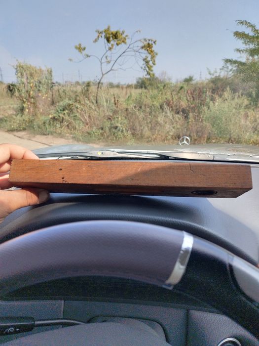 Nivela veche din lemn in stare buna