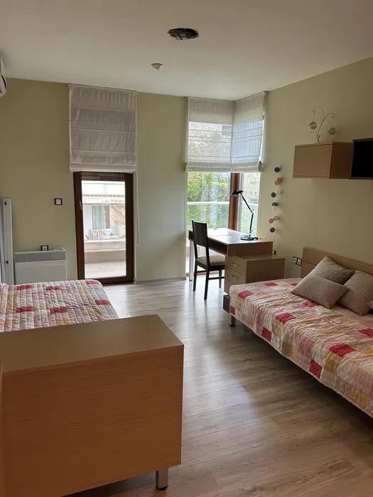 Дава се под наем Тристаен апартамент в Варна, м-т Траката - 117 кв.м за 716 € - Снимка #1