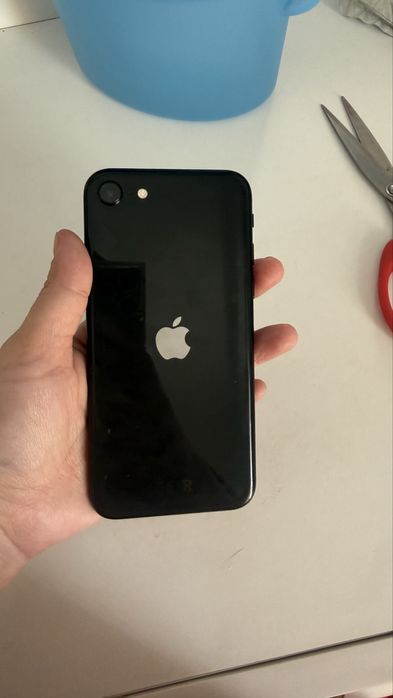 Продам iphone se 2020