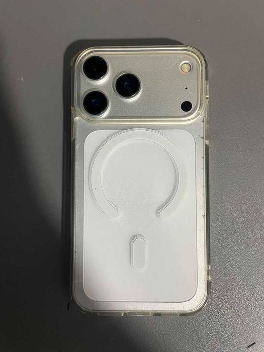 iPhone XR в корпусе 17 pro