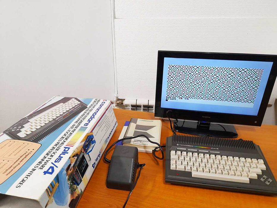 Продавам рядък осем битов компютър Commodore Plus/4, произведен 1984г.