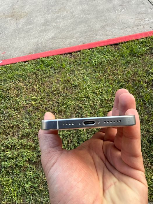 Iphone 16 pro max white unlocked