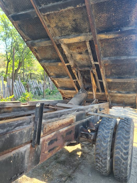 Remorca basculabila pe spate