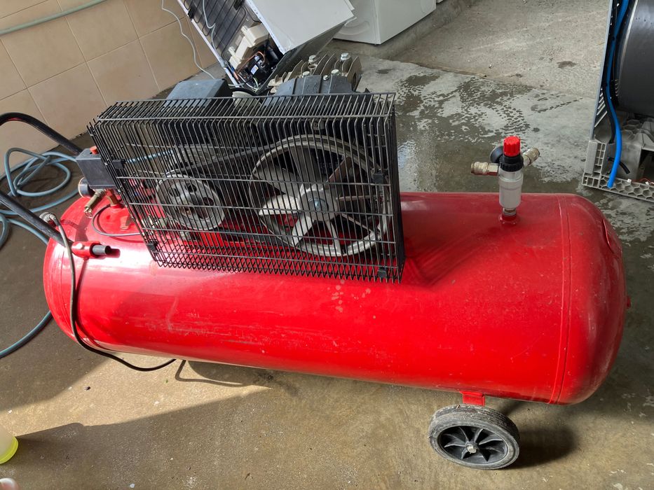 Компресор за въздух - ИТАЛИЯ 200 литра