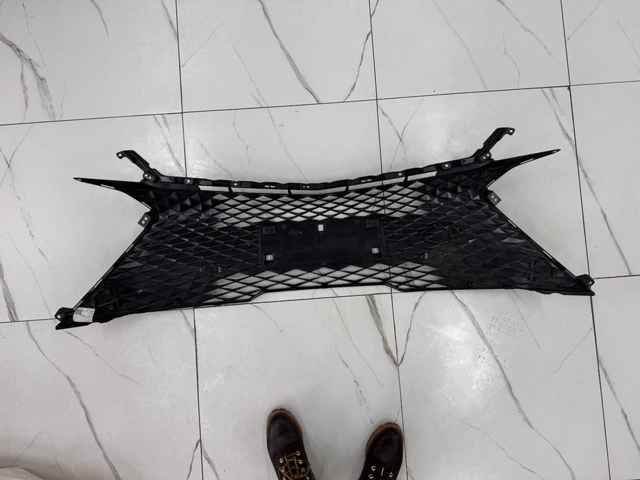 Geely Coolray нижняя решетка радиатора