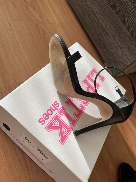 Обувки с ток три модела