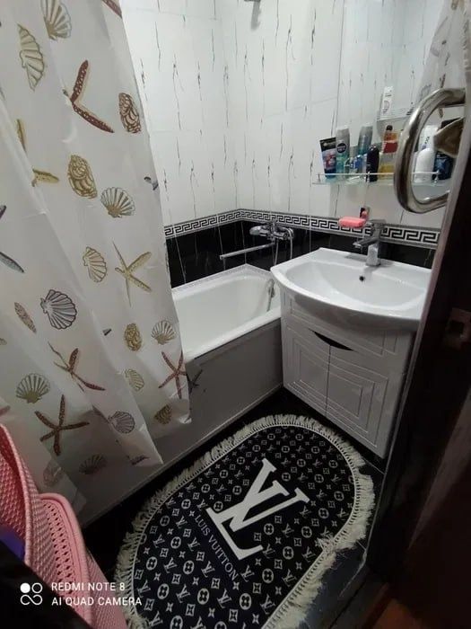 Сергели 8А. 2/8/9 60 м² + 10 м² кладовка продаётся квартира