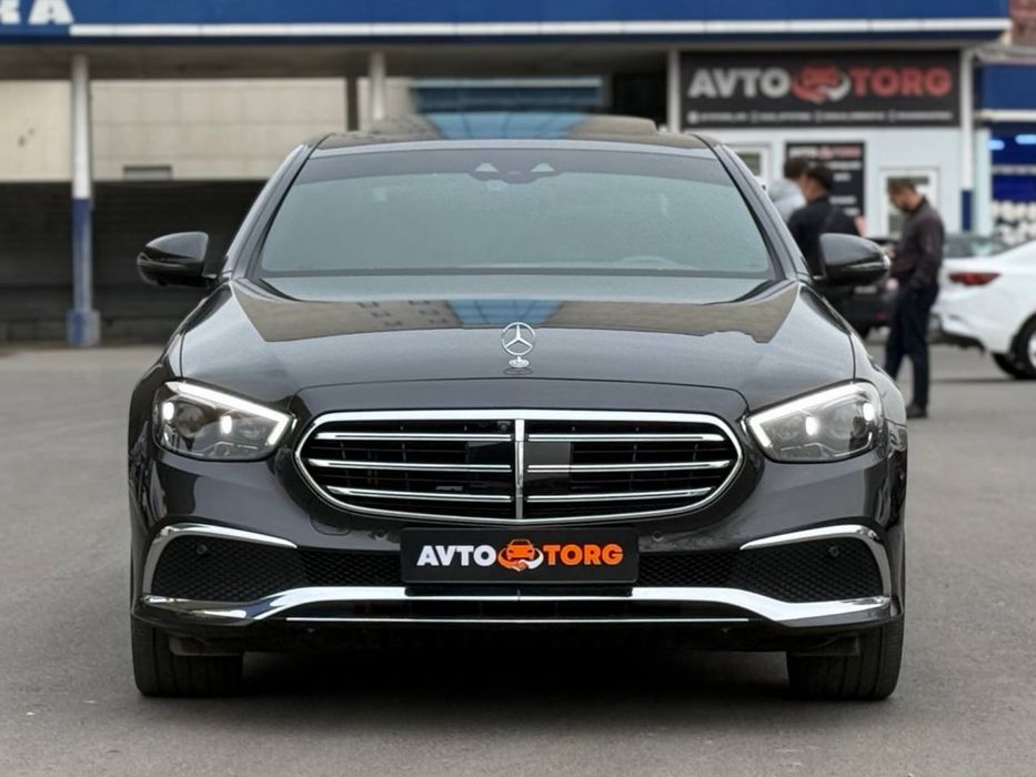 Продаю мерс 2023 е300 гибрид