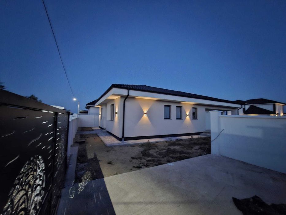 Casa pe parter de vanzare