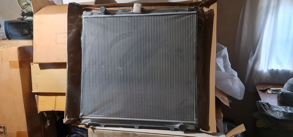 Радиатор охлаждения тойота тундра ,секвойя,сиенна,