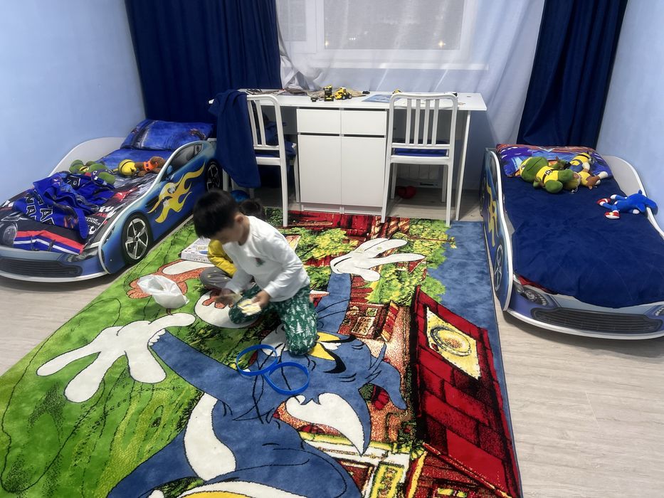 Кровать машинки, шкаф, стол