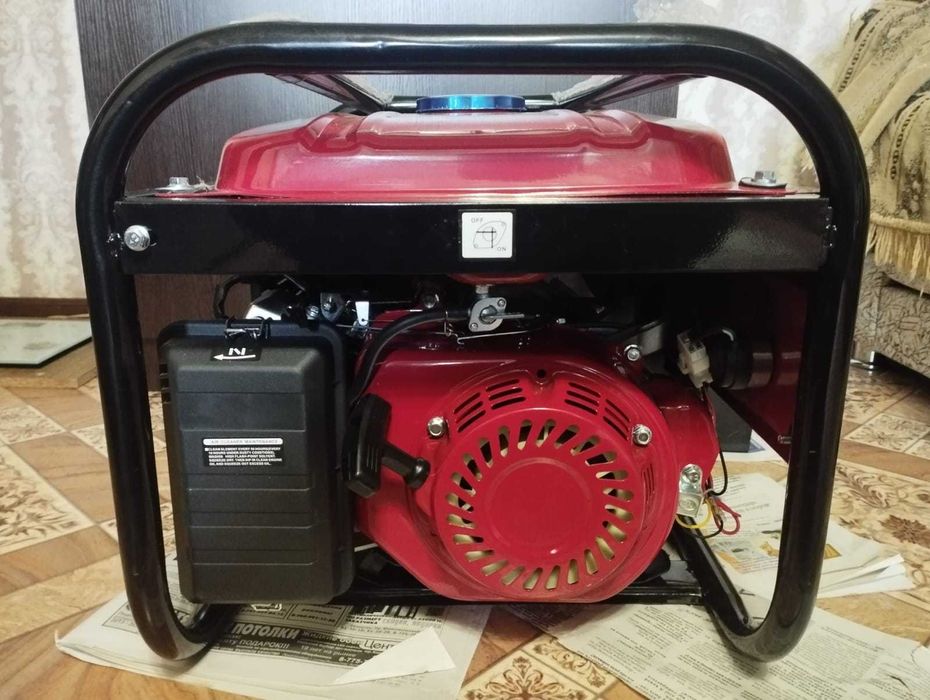 Продам новый бензиновый генератор.