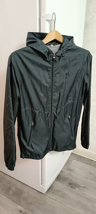 Продам куртку детскую