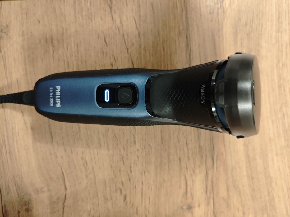 Продам электробритву philips